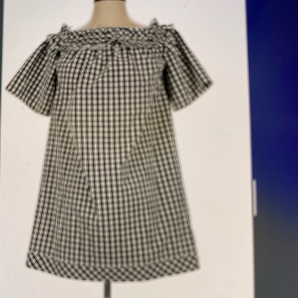 Vineyard Vine’s Woman’s Black Short Sleeve Poplin dress. Adorable! Size XS.